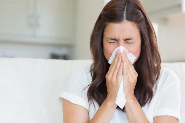 6 φυσικές λύσεις για να αντιμετωπίσετε τη μπουκωμένη μύτη