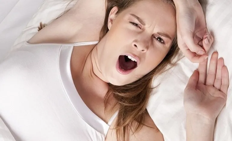 5 λόγοι που ξυπνάς κουρασμένος όση ώρα κι αν κοιμάσαι...