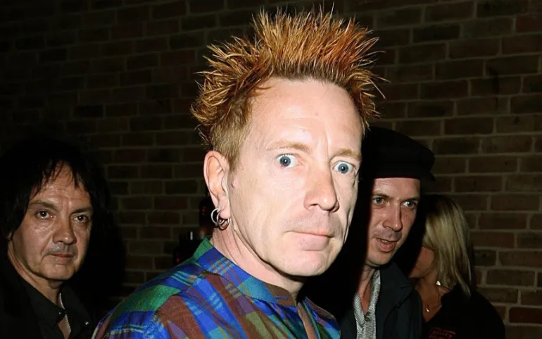 15,600$ ξόδεψε ο πρώην τραγουδιστής των Sex Pistols σε παιχνίδια για το ipad.. 