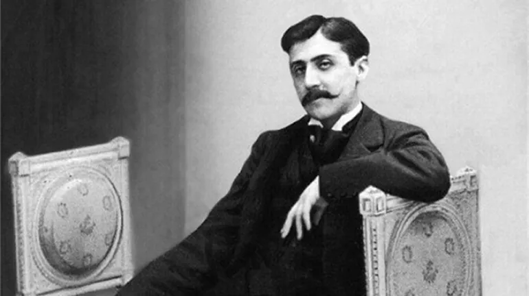 Marcel Proust: Η σκέψη πως ο έρωτάς μας δεν ανήκει στο πρόσωπο που τον εμπνέει...