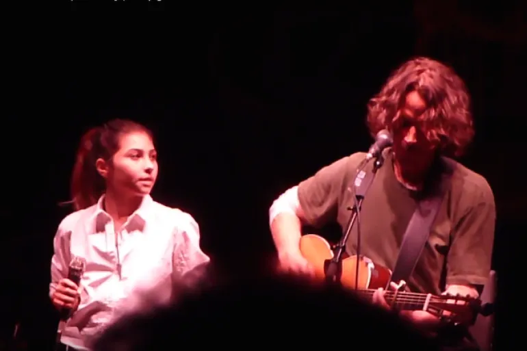 Chris Cornell με την 11χρονη κόρη του Toni - Redemption Song