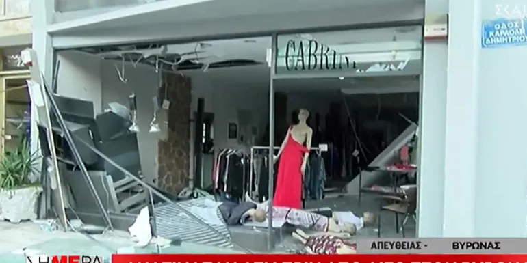 Διαλύθηκε ολόκληρο μαγαζί στον Βύρωνα με έκρηξη σε ΑΤΜ
