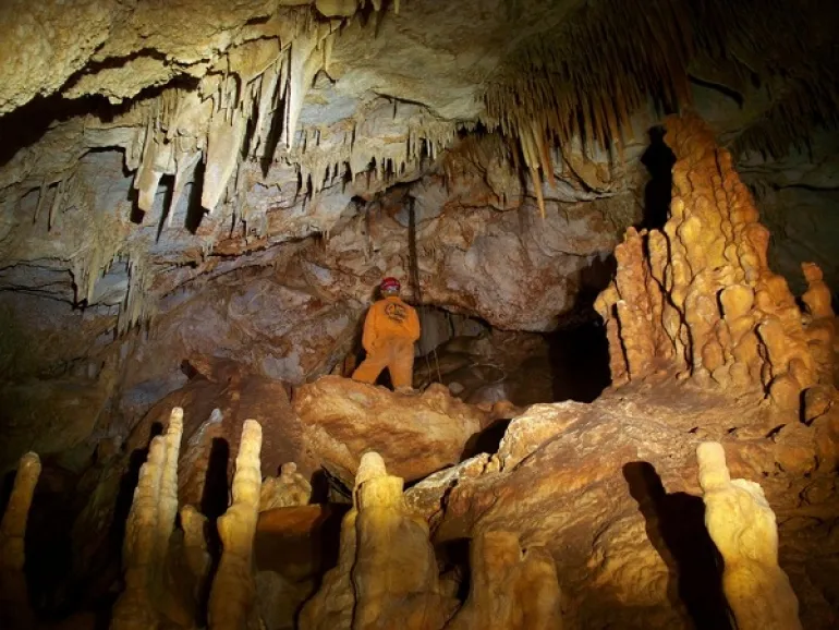 Το ωραιότερο σπήλαιο της Αττικής βρίσκεται στο Χαϊδάρι