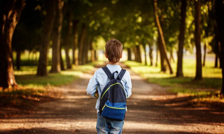Οδηγίες για να μην επιβαρύνει η σχολική τσάντα τη στάση σώματος του παιδιού