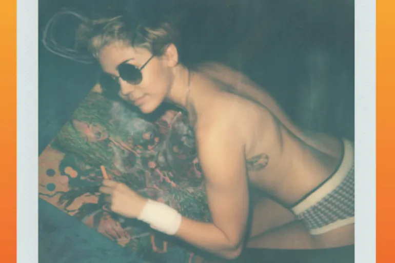 Η Miley Cirus προκαλεί για μία ακόμη φορά με τις φωτογραφίες της