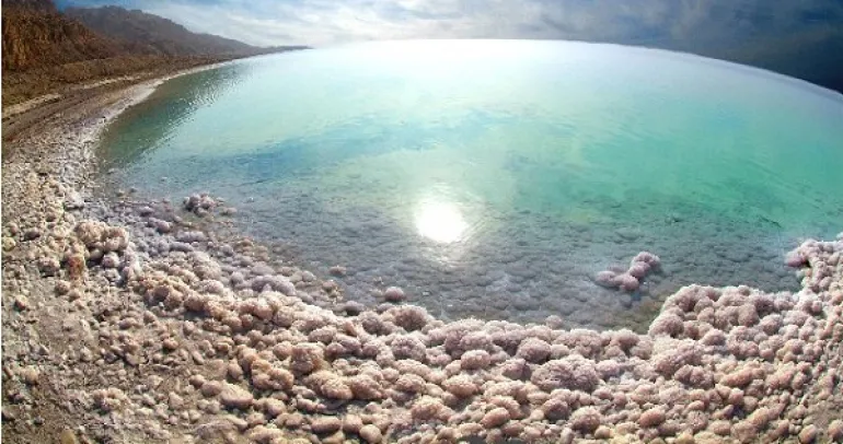 13 εντυπωσιακές πληροφορίες για τη Νεκρά Θάλασσα