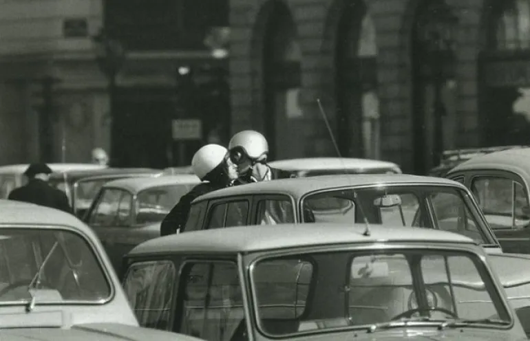 Το μαγευτικό Παρίσι των 60s μέσα από 47 μαυρόασπρες φωτογραφίες... 