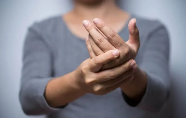 7 πιθανές αιτίες που μπορεί να έχετε πρησμένα δάχτυλα