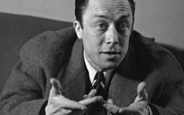 Albert Camus: «Ο άνθρωπος που δεν καταλαβαίνει πως μπορεί κανείς ν΄αγαπά τον πλησίον του, δεν καταλαβαίνει και πως μπορεί να τον σκοτώσει.»