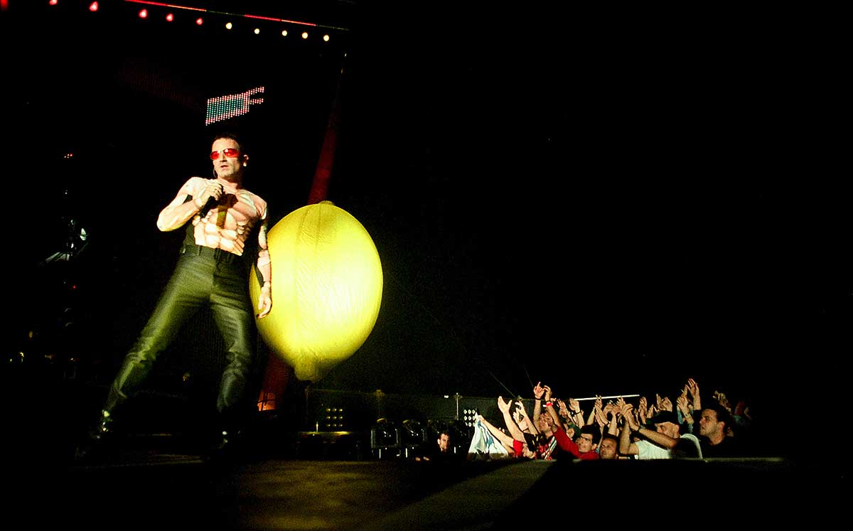 u2 sinavlia thessaloniki ellada 1997 8