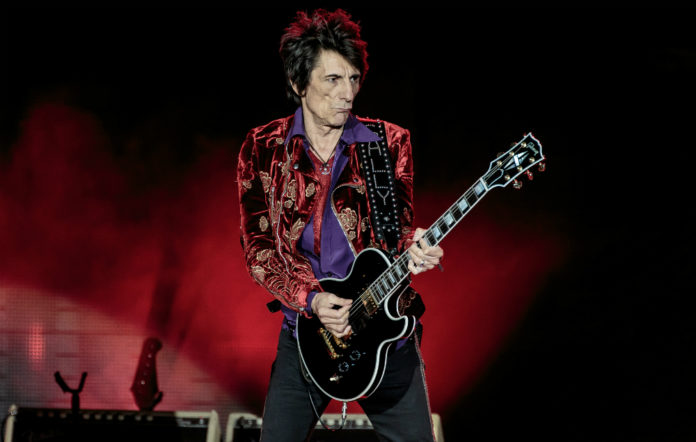 GettyImages 852596098 RONNIE WOOD 696x442