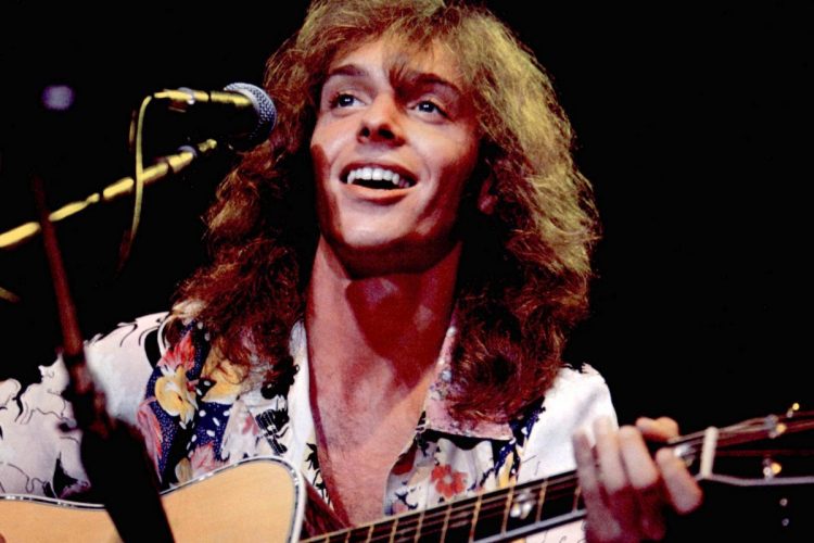 Peter Frampton onstage 1976 750x500