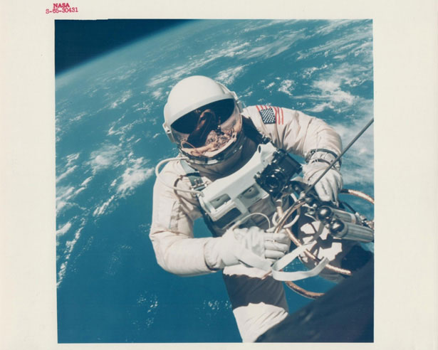 james mcdivitt ed white walking in space over hawaii gemini 4 june 1965