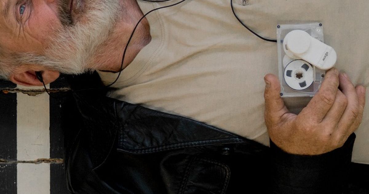 Elbow cassette player Είναι το μέλλον για τις παλιές κασέτες;