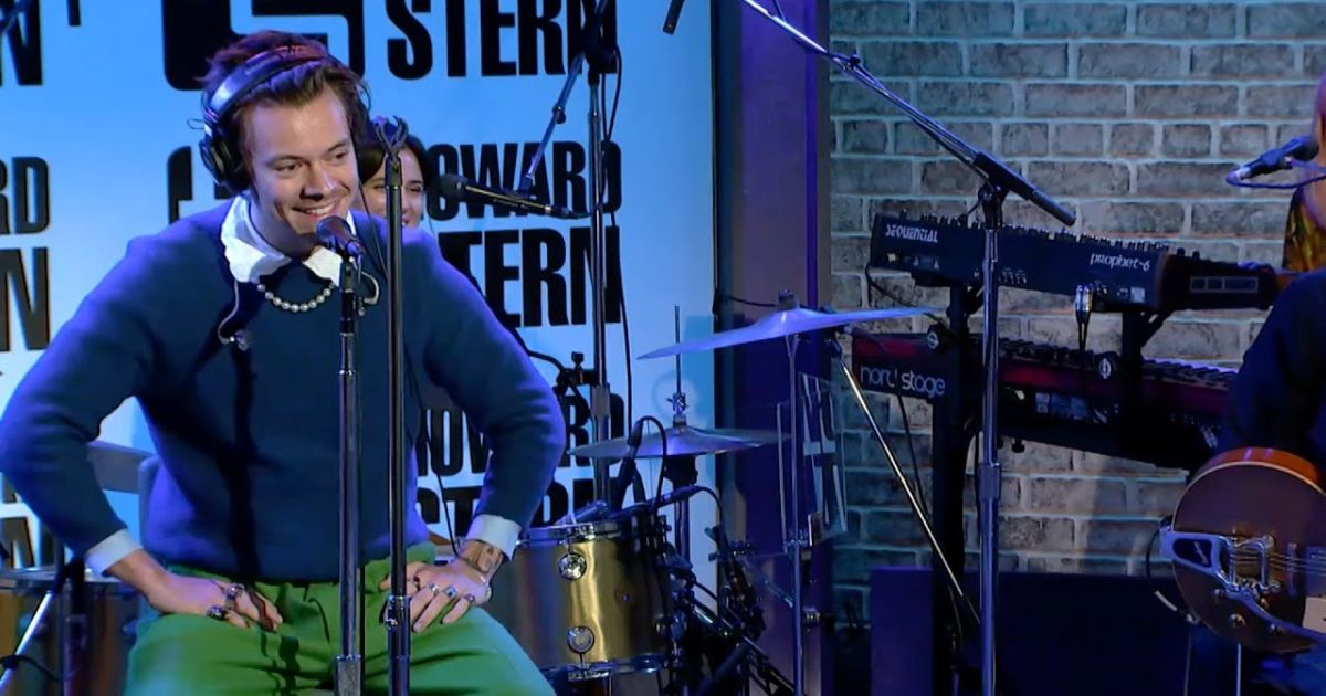 Ο Harry Styles διασκευάζει Peter Gabriel το “Sledgehammer”