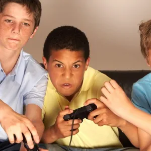 Τα ηλεκτρονικά παιχνίδια μπορεί να κάνουν τα παιδιά επιθετικά 