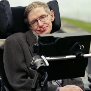 Stephen Hawking: Να θυμάστε να κοιτάτε επάνω στα αστέρια και όχι κάτω στα πόδια σας.