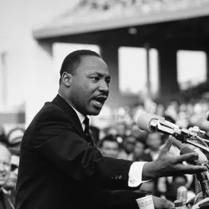 32 βαθυστόχαστα αποφθέγματα από τον Martin Luther King Jr.