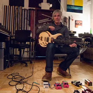 Το 1956 σαν σήμερα γεννήθηκε ο Lee Ranaldo των Sonic Youth