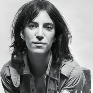 H Patti Smith τραγουδά με χορωδία 250 ατόμων το People Have The Power