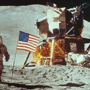 Σαν σήμερα το 1969 ο Νηλ Άρμστρονγκ έγινε ο πρώτος άνθρωπος που πάτησε στη Σελήνη...