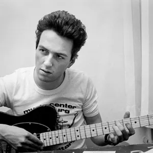 Joe Strummer - Ο Εκφραστής μιας γενιάς..