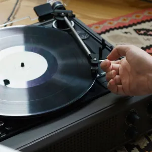 Αφιερωμένο στους αναγνώστες που ακούν με πάθος και διαβάζουν με προσοχή