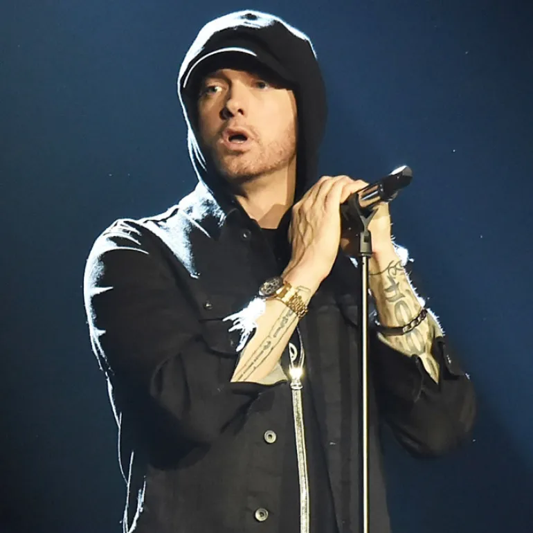 O Eminem πουλάει όσο τα υπόλοιπα 9 άλμπουμ στα 10 πρώτα
