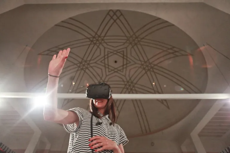 Ιούλιος στη Στέγη: Μια χορευτική εμπειρία εικονικής πραγματικότητας ανεπηρέαστη από τη βαρύτητα...