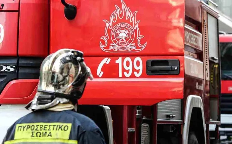 Κατασβέστηκε η φωτιά σε κτίριο στο κέντρο της Αθήνας - απεγκλωβίστηκαν επτά άτομα
