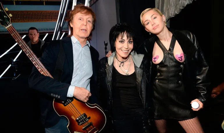 Miley Cyrus: Το στήθος μου έκανε τον Paul McCartney να "νιώσει αμήχανα"...