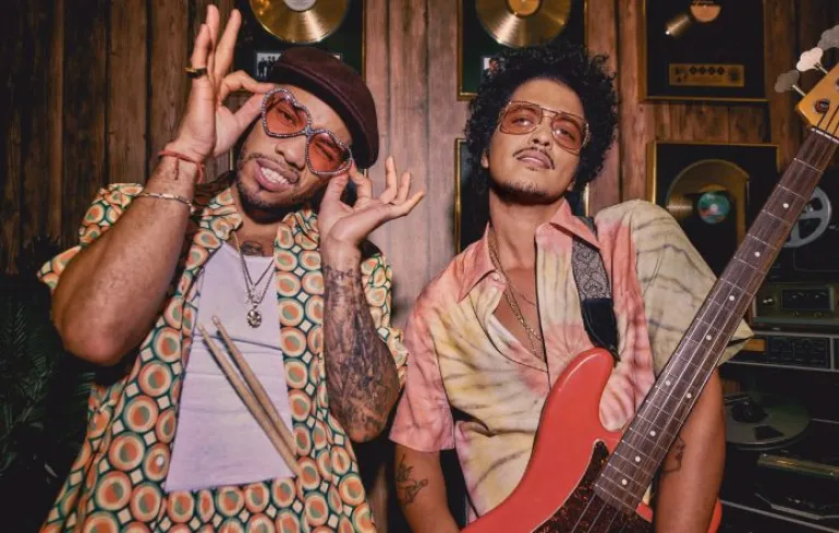 Bruno Mars και Anderson .Paak κυκλοφόρησαν τραγούδι σαν  Silk Sonic