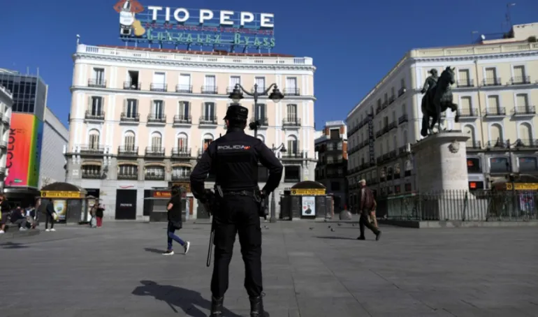 Το τρενάκι του τρόμου ταξιδεύει: Σε 24 ώρες πάνω από 2000 νέα κρούσματα και 100 θάνατοι στην Ισπανία