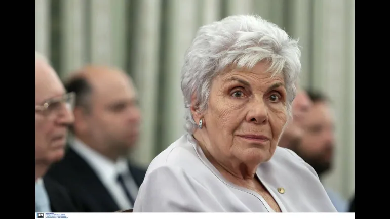 Κική Δημουλά: Αγωνία για τη μεγάλη Ελληνίδα ποιήτρια που νοσηλεύεται στην εντατική