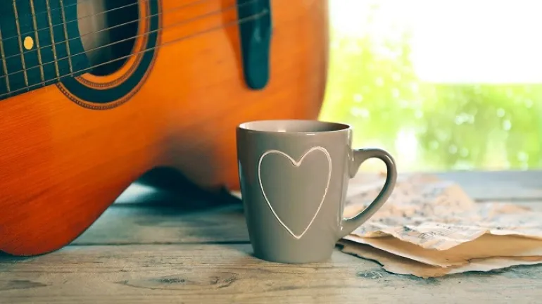 Ξύπνα, Βάλε μουσική, κοίτα τον ήλιο, πιες καφέ..απλή είναι η ζωή...