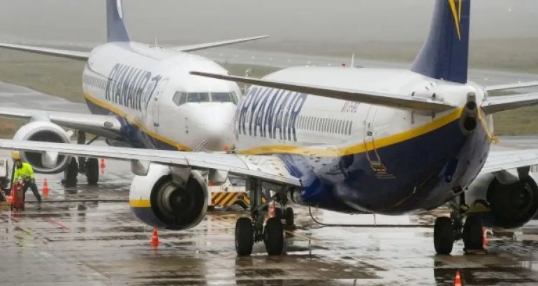 Ryanair: Σταματά τις πτήσεις Αθήνα - Θεσσαλονίκη