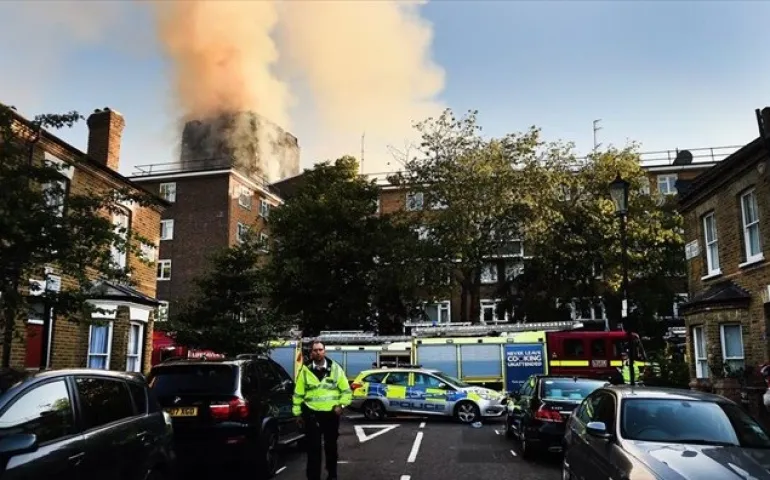 Μεγάλη φωτιά σε κτίριο 24 ορόφων στο Λονδίνο: Τουλάχιστον 12 νεκροί