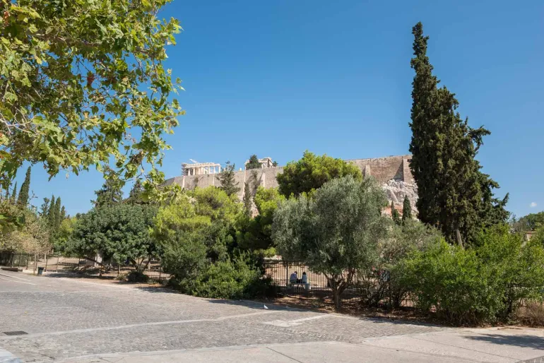 Είναι η Διονυσίου Αρεοπαγίτου, ο πιο ωραίος δρόμος της Αθήνας;