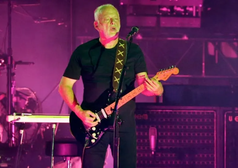 O David Gilmour στην Βενετία παίζει με την συνοδεία ποτηριών το “Shine On You Crazy Diamond”