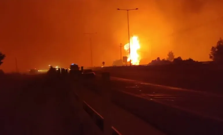 Νύχτα κόλασης, Πέρασε την εθνική οδό από την μεριά του Αγίου Στεφάνου η φωτιά