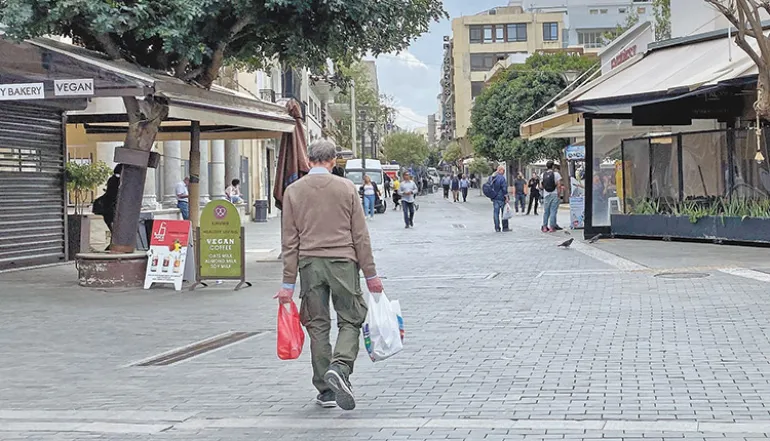 Έτσι πρέπει να δουλεύει η αγορά ή με προσλήψεις στο δημόσιο;