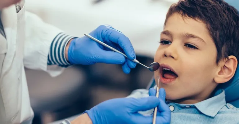 ΕΟΠΥΥ: Από τον επόμενο μήνα η δωρεάν οδοντιατρική φροντίδα για 900.000 παιδιά δημοτικού