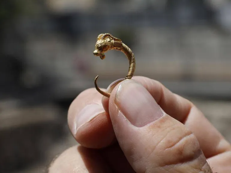 Χρυσό σκουλαρίκι της ελληνιστικής εποχής ανακαλύφθηκε στην Ιερουσαλήμ