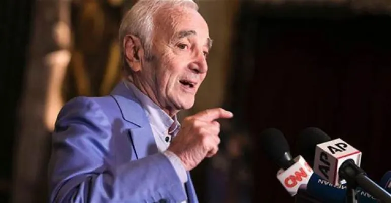 10 τραγούδια του Charles Aznavour, ήταν ο Γάλλος Frank Sinatra