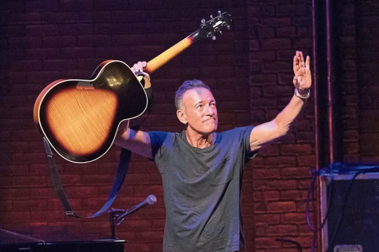 70 ετών ο Bruce Springsteen, ποιο ύφος ερμηνείας του σας αρέσει;