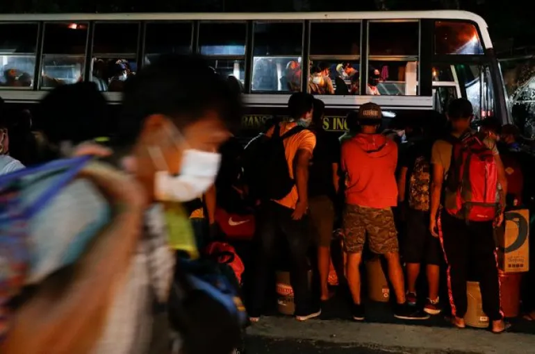 Φιλιππίνες: Πέθανε περιμένοντας το λεωφορείο που δεν ερχόταν λόγω πανδημίας