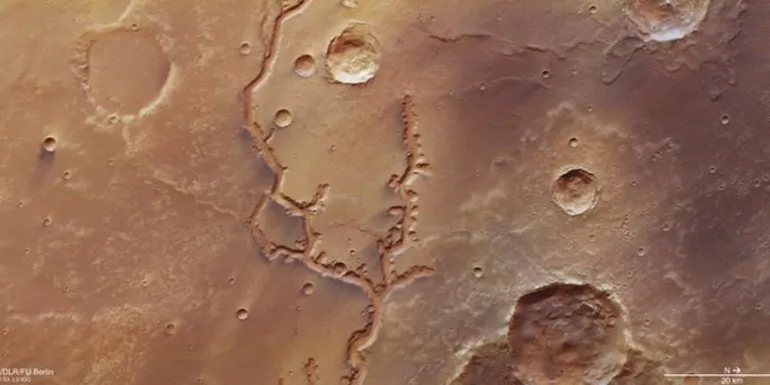 Νέες φωτογραφίες από αρχαίες κοιλάδες του Άρη που κάποτε είχαν ποτάμια