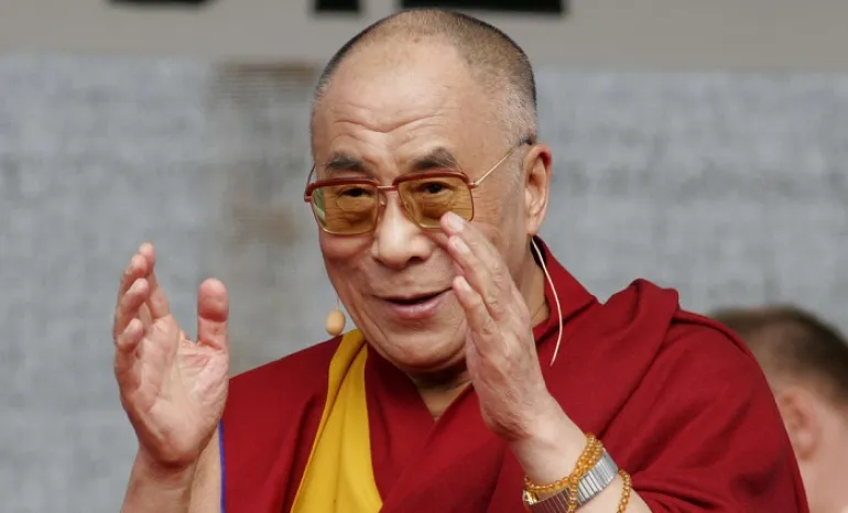 Δαλάι Λάμα: «Δεν θα μπορέσουμε να ζήσουμε ειρηνικά αν πρώτα δεν βρούμε την ειρήνη μέσα μας.»
