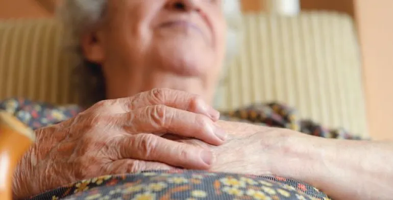 Αλτσχάιμερ: Διεθνής ερευνητική ομάδα υποστηρίζει ότι μπορεί να μεταδοθεί 