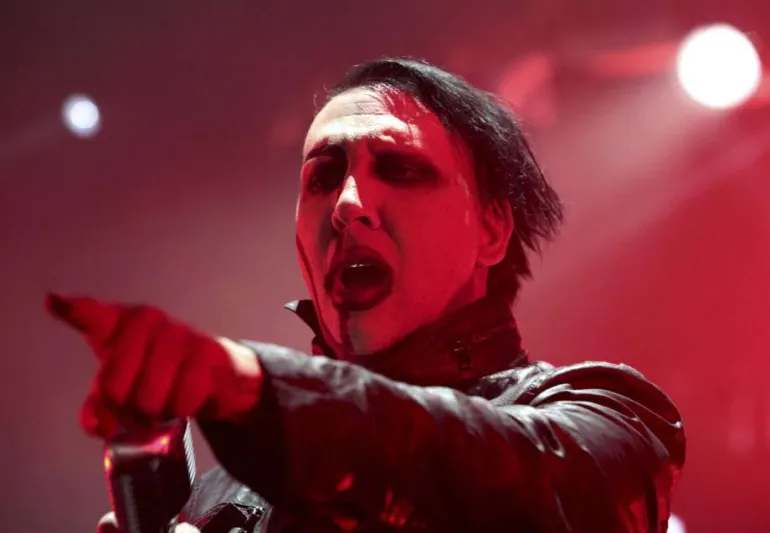 Ο Marilyn Manson ακύρωσε 9 συναυλίες λόγω τραυματισμού επί σκηνής